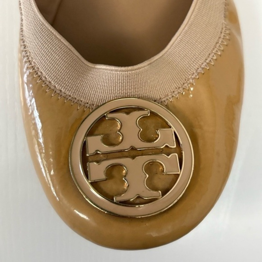 Tory Burch Ballet Flats Womens Size 7 Beige Tan With Gold Logo Medallion - Picture 13 of 15